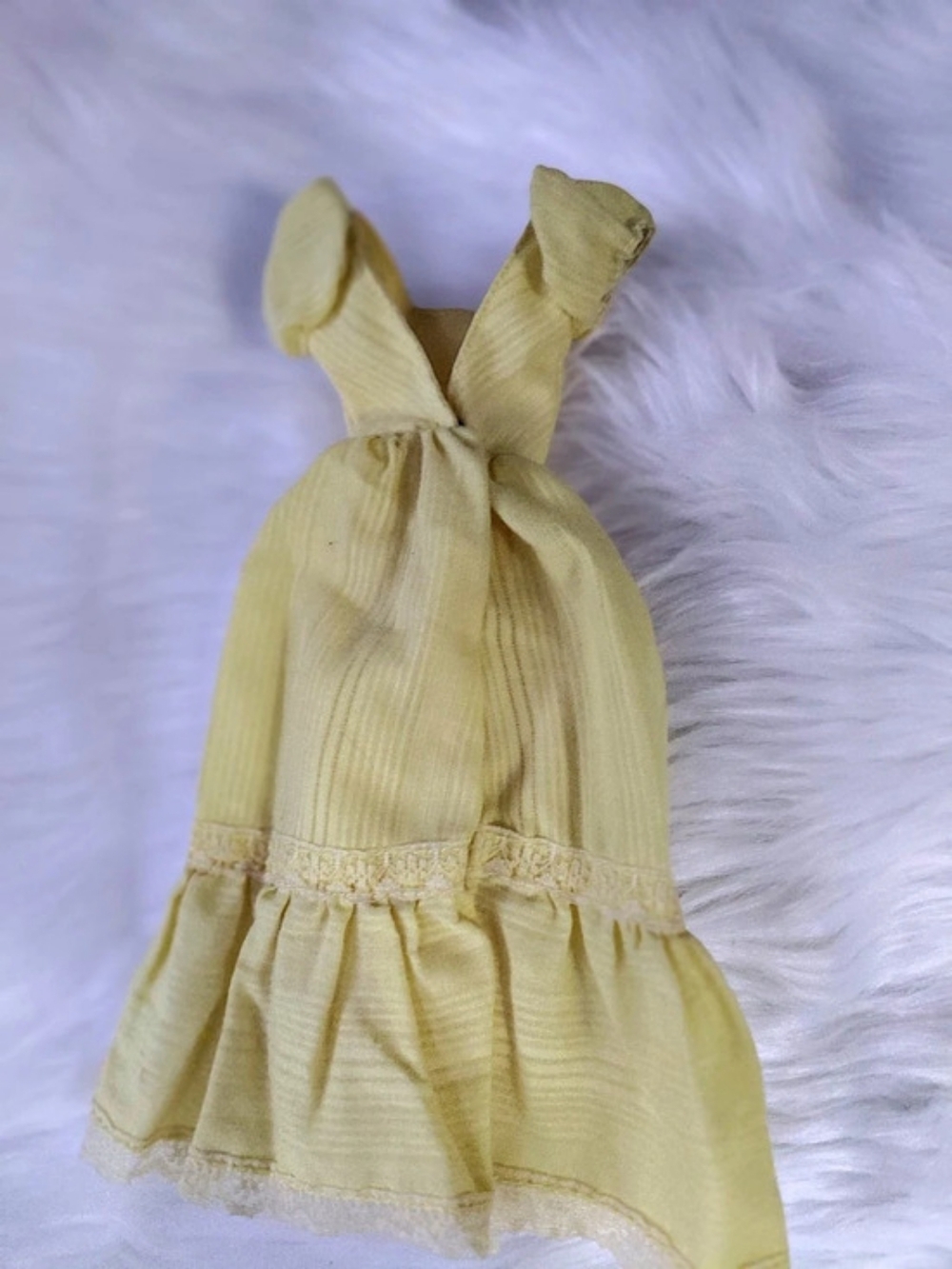Vintage 1981 Mattel Magic Curl Barbie (Outfit #3856) Yellow Dress.